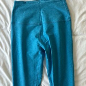 Beyond Yoga Cali Blue Heather Spacedye Caught in the midi high waisted Leggings